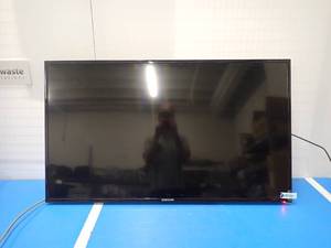 Samsung&nbspLH55MDCPLGAZA 55 TV  55 screen 1920 x 1080 resolution  Includes Remote and Power Cable&nbsp