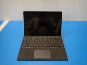Microsoft&nbspSurface Pro 4 1724  8GB RAM  256GB SSD  Includes Keyboard Case  No power cable