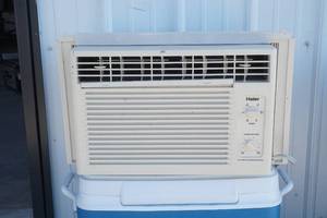 lot 16 image: window AC unit