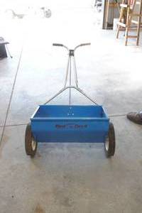 lot 64 image: lawn spreader