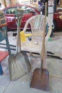 lot 65 image: shovels