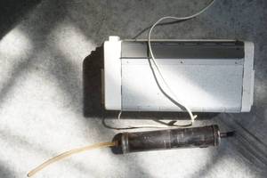 lot 77 image: suction gun