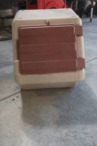 lot 84 image: pet food storage