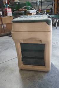 lot 85 image: pet food storage