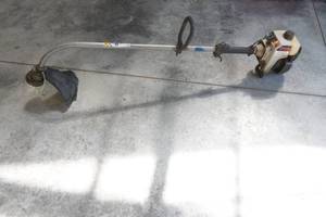 lot 96 image: string trimmer