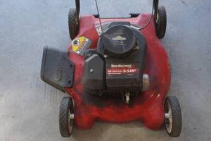 lot 115 image: lawn mower