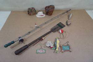 lot 188 image: Assorted Fishing Dcor