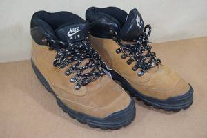 lot 192 image: Nike Air Hiking Boots -Womens 9