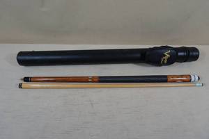 lot 212 image: Harvard Pool Cue with Viper Case
