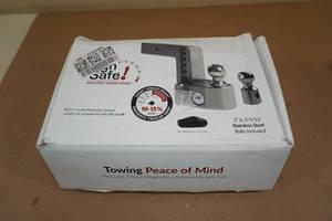 lot 16 image: Weigh Safe Receiver Hitch with Built-in Scale, 2 & 2-516 Balls