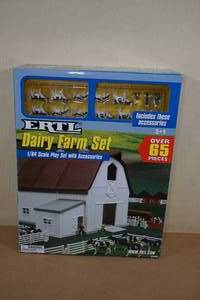 lot 96 image: ERTL Dairy Farm Play Set 164 Scale with Accessories