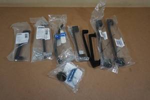 lot 125 image: Assorted Matte Black Cabinet Pulls