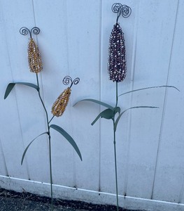 lot 27 image: Cool Metal Corn Yard Art