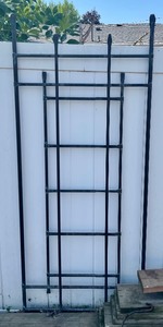 lot 28 image: Decorative Metal Yard Trellis