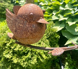 lot 40 image: Fun Balancing Birds Yard Decor