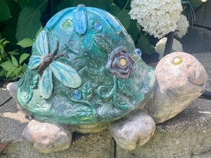 lot 38 image: Cutest Turtle Yard Decorative Figurine