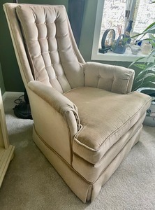 lot 104 image: Vintage Upholstered Chair