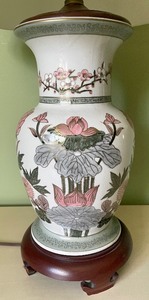 lot 109 image: Amazing Asian Inspired Lamp