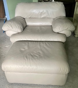 lot 118 image: Oversized Leather Chair with Ottoman