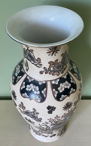 lot 117 image: Fine Asian Inspired Vase