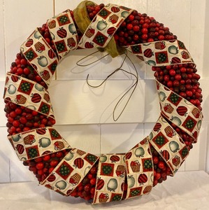 lot 85 image: Holiday Decor