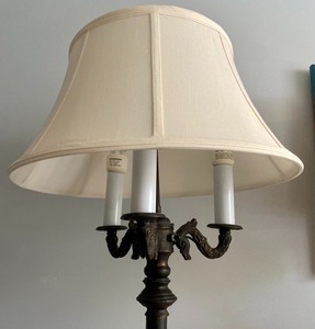 lot 63 image: Beautiful 3 Bulb Table Lamp