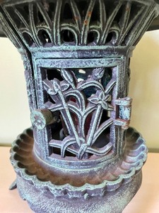 lot 149 image: Cast Iron Decorative Candle Holder
