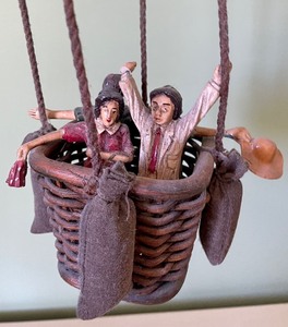 lot 158 image: Hot Air Balloon Decor