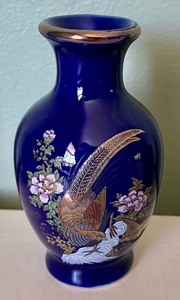 lot 157 image: Miniature Asian Inspired Vases