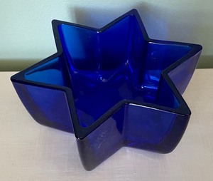 lot 160 image: Cool Cobalt Blue Glass Decor Grouping