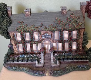 lot 162 image: Thomas Kincaid Hawthorne Village Decor