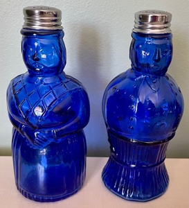 lot 170 image: Brilliant Cobalt Blue Grouping