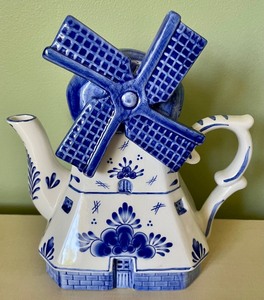 lot 167 image: Delft Teapot and Spoon Rest