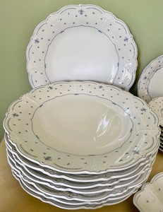 lot 172 image: Fine Tirschenreuth Baronesse China from Germany
