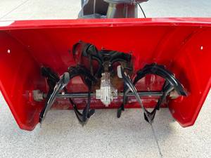 lot 209 image: Toro Power Max 26 Inch Snow Blower Model 726OE