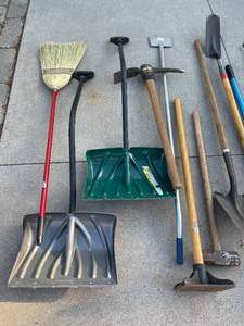 lot 210 image: Long Handled Tool Lot