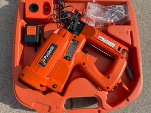 lot 219 image: Paslode Cordless Finishing Nailer Model IM250