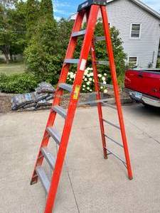 lot 225 image: Keller 91 Inch Ladder
