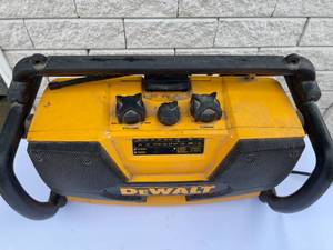 lot 263 image: DeWalt Work Site Radio  Charger
