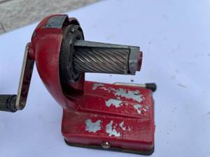 lot 270 image: Vintage Boston Vacuum Mount Pencil Sharpener