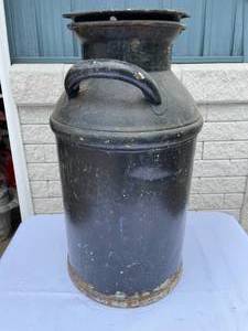 lot 275 image: Vintage Milk Can
