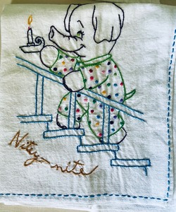 lot 347 image: 8 Vintage Needlepoint Dish Towels