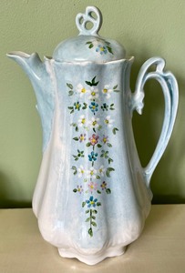 lot 340 image: Lovely Decor