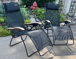 lot 334 image: Pair of Cabelas Lounge Chairs