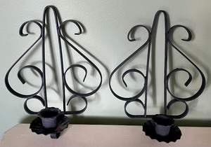 lot 337 image: Delightful Wall Decor