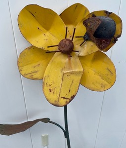 lot 327 image: Outdoor Metal Flower Art with a Cute Ladybug