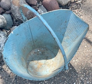 lot 324 image: Vintage Blue Bucket