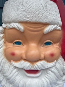 lot 364 image: Vintage Light Up Plastic Santa Head