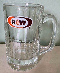 lot 370 image: Vintage Glassware