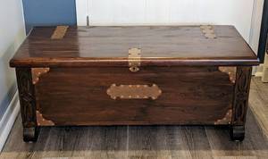 lot 46 image: Vintage Cedar Chest